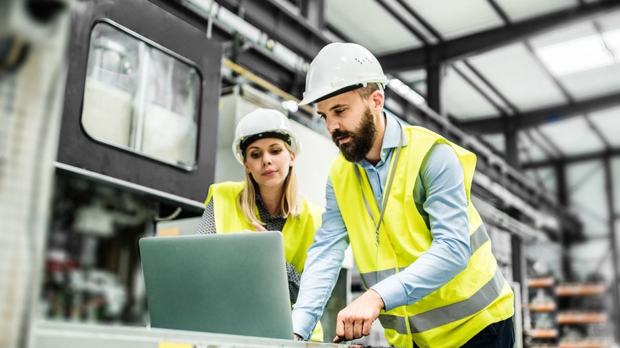 Reflective vs Fluorescent Safety Vests: Key Differences and When to Wear Them